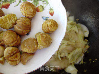 家常菜----板栗炒白菜的做法步骤：6