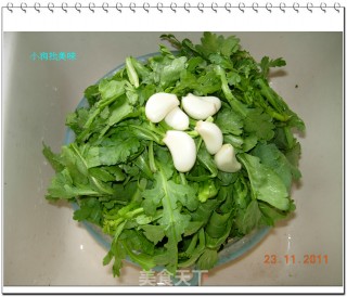 蒜泥茼蒿的做法步骤：1