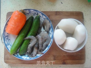 孩子爱吃的彩色年糕——鲜蔬虾球炒年糕的做法步骤：1