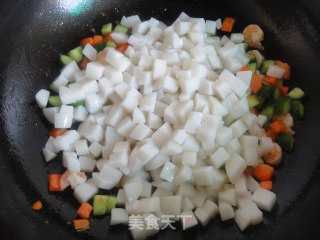 孩子爱吃的彩色年糕——鲜蔬虾球炒年糕的做法步骤：9