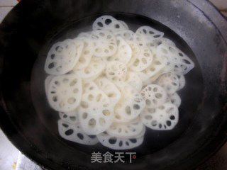 香辣葱油藕片的做法步骤：2
