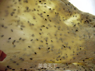 休闲小吃----黑芝麻小餐包的做法步骤：3