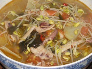 酸菜鱿鱼汤的做法步骤：7