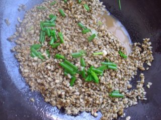 葱香贝肉的做法步骤：7