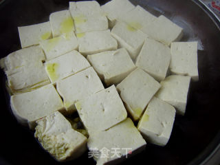 家常菜----尖椒烧豆腐的做法步骤：2