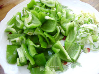 家常菜----尖椒烧豆腐的做法步骤：4