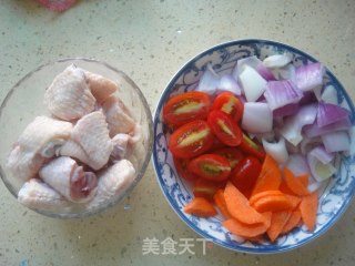 咖喱中品味马来西亚的异域风情——娘惹咖喱鸡翅的做法步骤：2