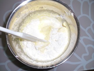 柠汁蜜豆玛芬蛋糕的做法步骤：4