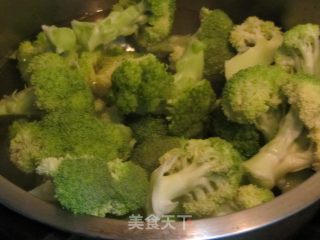 清炒西兰花的做法步骤：3