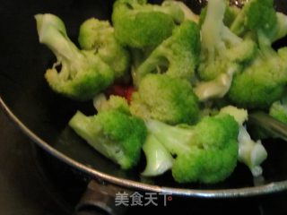 清炒西兰花的做法步骤：9