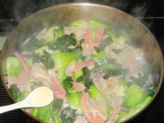 平菇方香肠炒青菜的做法步骤：7