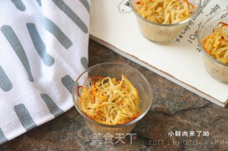 烤箱菜～黑胡椒香肠烤土豆丝的做法
