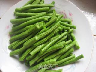 腐乳汁拌豇豆的做法步骤：1