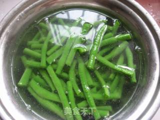 腐乳汁拌豇豆的做法步骤：4