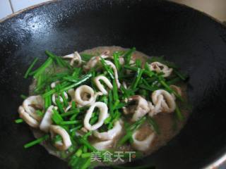 韭苔炒鱿鱼圈的做法步骤：8