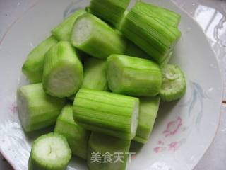 霉干菜丝瓜汤的做法步骤：1