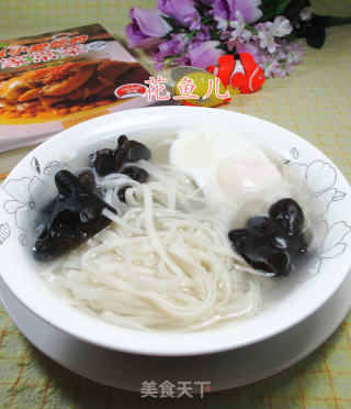 鸡蛋黑木耳汤面的做法