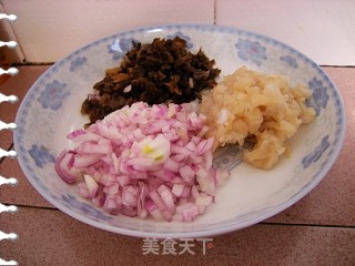 泡菜洋葱木耳蛋炒饭的做法步骤：2