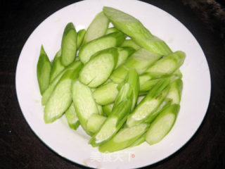 西冷牛肉扒芥蓝的做法步骤：2