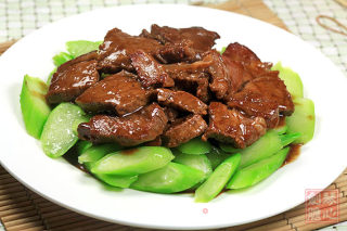 西冷牛肉扒芥蓝的做法步骤：10