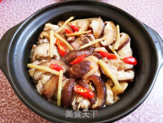 香菇滑鸡煲仔饭的做法