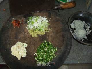 葱香豆渣的做法步骤：1