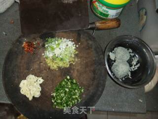 葱香豆渣的做法步骤：2