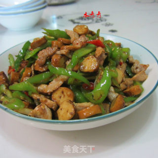 青椒豆腐卷炒肉的做法