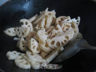 葱香藕片的做法步骤：2