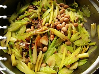芹菜拌花生的做法步骤：8