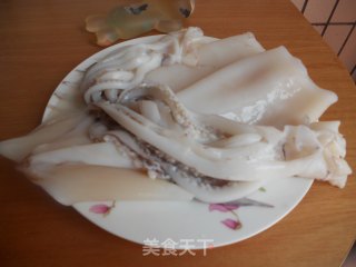 青椒鱿鱼圈的做法步骤：2