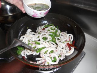 青椒鱿鱼圈的做法步骤：10