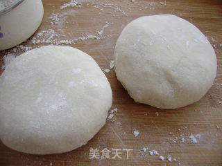 家常主食----烫面黑芝麻葱花饼的做法步骤：3