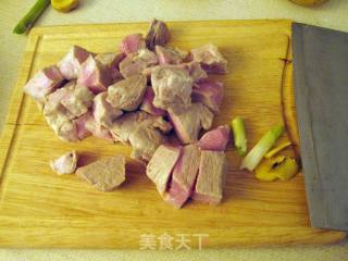 土豆烧猪肩肉的做法步骤：3