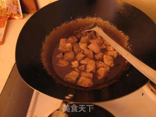 土豆烧猪肩肉的做法步骤：8