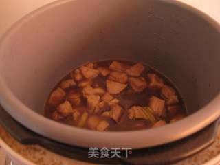 土豆烧猪肩肉的做法步骤：9