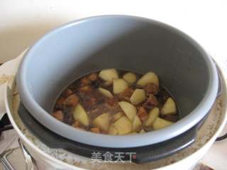 土豆烧猪肩肉的做法步骤：11