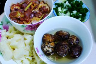 香菇鸡肉山药粥的做法步骤：1
