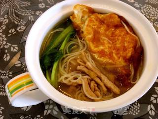 蛋香榨菜肉丝面的做法