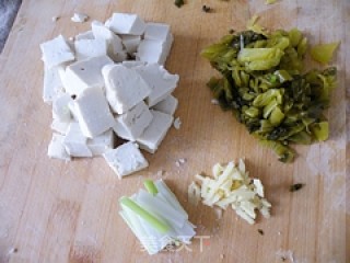 酸菜豆腐汤的做法步骤：2