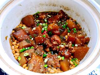 黄豆萝卜煲猪脚的做法