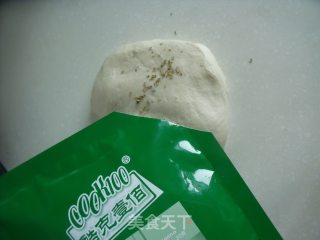 新奥尔良鸡腿肉批萨的做法步骤：2