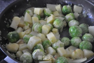 合适冷天吃的 甘蓝土豆咖喱的做法步骤：3