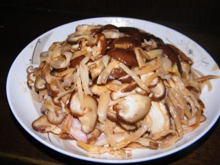 传统粤菜-香菇金针鸡翅的做法步骤：9