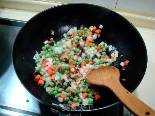 XO酱什锦炒饭的做法步骤：1