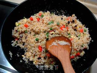 XO酱什锦炒饭的做法步骤：7