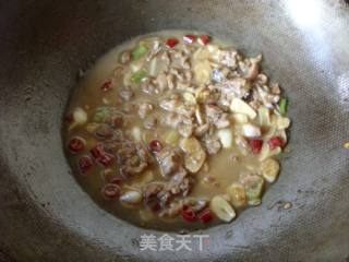 剩饭入菜，一吃即难忘------------锅巴鸡的做法步骤：5