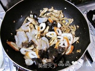 混搭的惊喜——沙茶什锦炒面的做法步骤：10