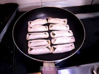 【Ta 唯一喜欢的面食】鲜味锅贴的做法步骤：10
