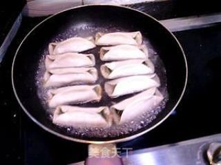 【Ta 唯一喜欢的面食】鲜味锅贴的做法步骤：11